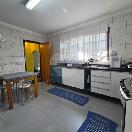 Casa à venda com 4 quartos, sendo 1 suíte, em Vila Paulo Silas, São Paulo, SP