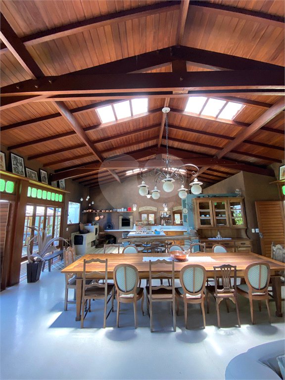 Casa à venda com 4 quartos, sendo 3 suítes, em Campinho, Porto Seguro, BA