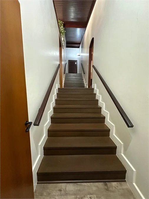 Casa à venda com 4 quartos, sendo 2 suítes, no condomínio Chacara Marques, Santana de Parnaíba - SP