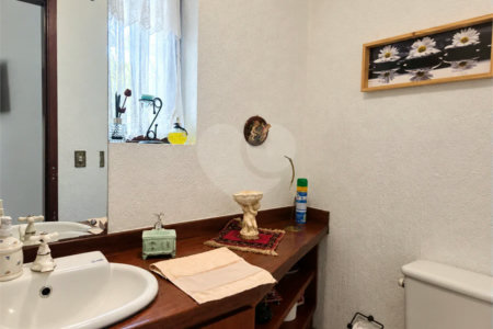 Sobrado com cinco quartos sendo 3 suites 4 vagas| R$ 3.300.000 no Alto da Boa Vista - São Paulo