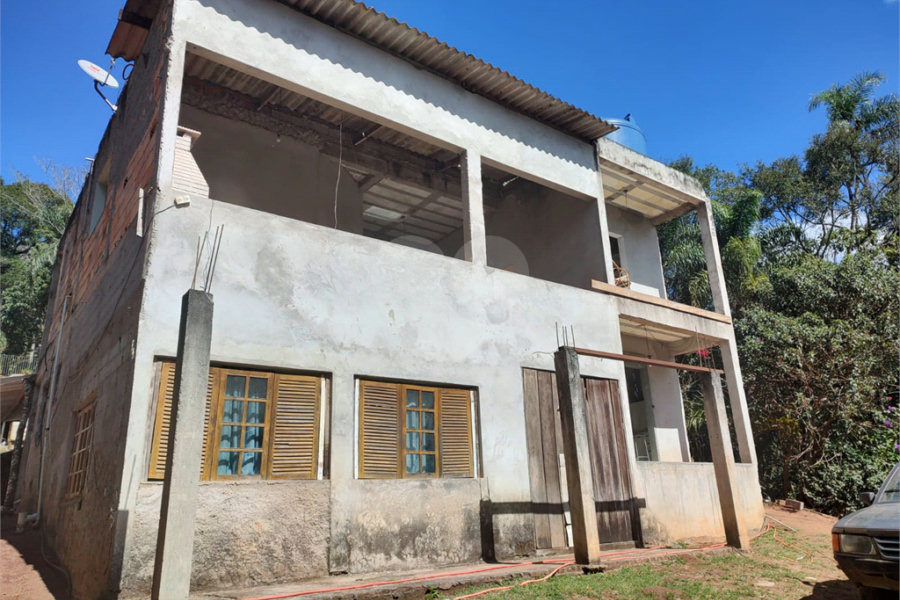 Sobrado à venda com 5 quartos, sendo 4 suítes, em Serra da Cantareira, Mairiporã, SP