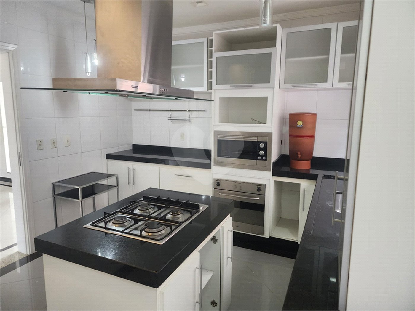 Casa à venda com 3 quartos, sendo 1 suíte, no condomínio Terras de São Francisco, Vinhedo - SP