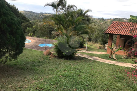 Chácara à venda com 4 quartos, sendo 1 suíte,  em Monterrey, Louveira, SP