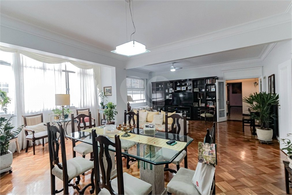 Apartamento à venda com 5 quartos, sendo 1 suíte,  em Copacabana, Rio de Janeiro, RJ