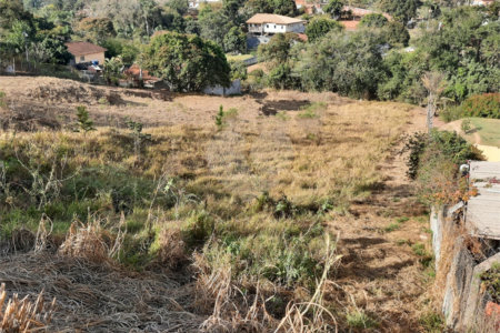 Terreno em Atibaia com 2.090 metros, ótimo para fazer chácara, excelente localização, aceita financiamento