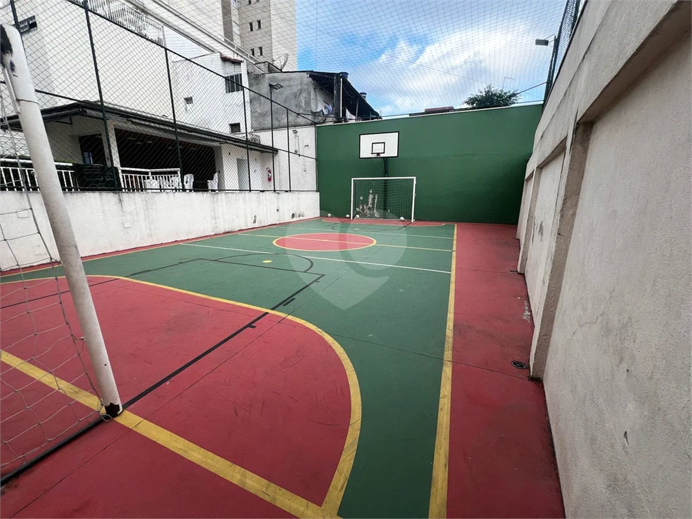 Apartamento com 246m² , 4 dormitórios , sendo 2 suítes , 4 vagas de garagem , à venda na Penha.
