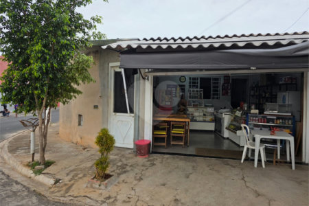 Casa com edícula no Abdelnur.