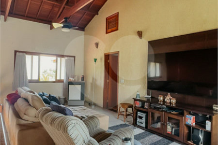 Casa à venda com 4 suítes no condomínio Monte Belo, Salto - SP