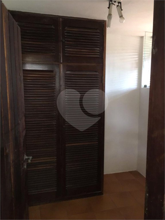 Casa à venda com 3 quartos, sendo 1 suíte, no condomínio Lago Azul, Araçoiaba da Serra - SP