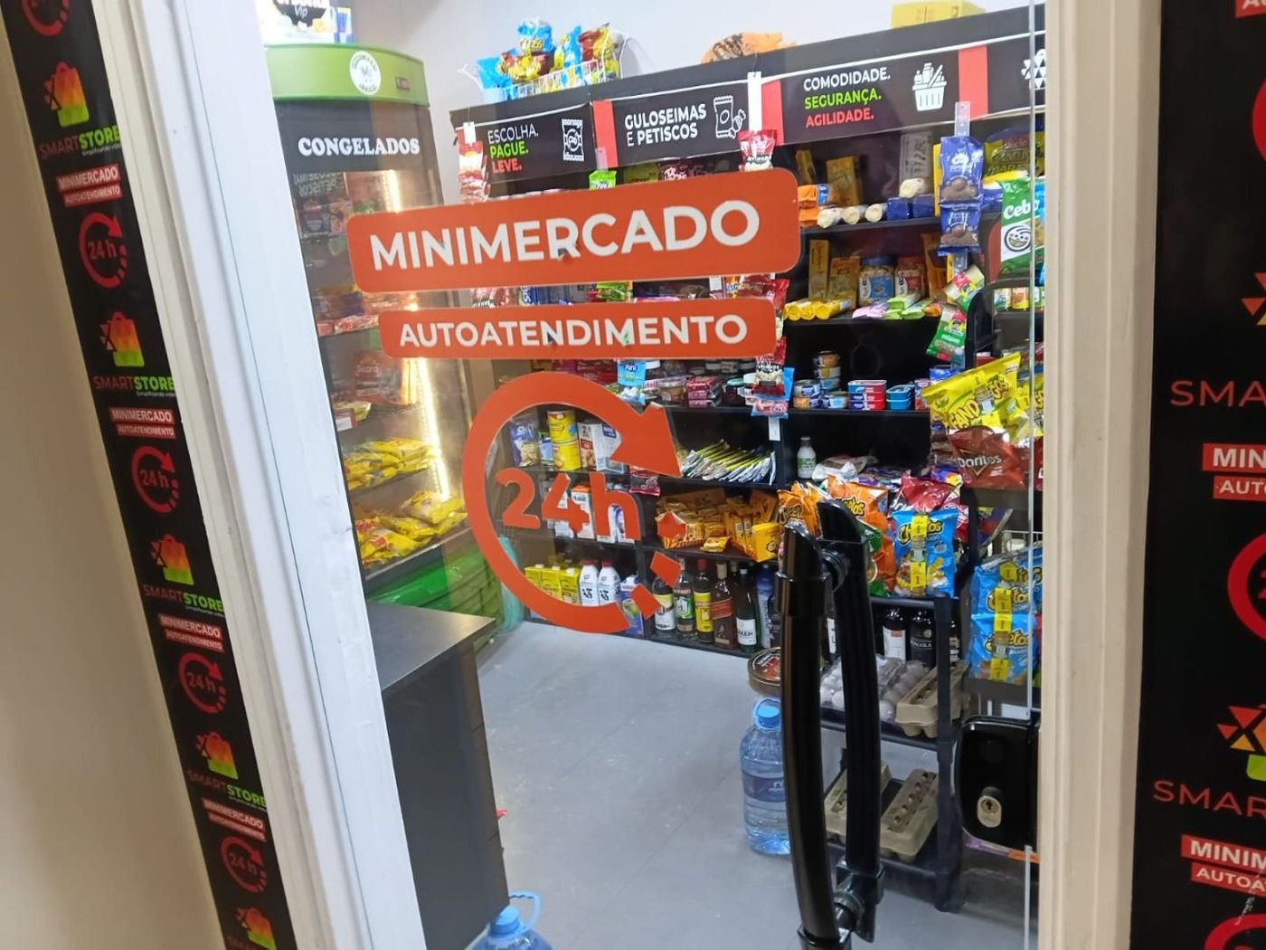 Apartamento com 2 dormitórios à venda, 62 m² por R$ 520.000,00 - Gonzaga - Santos/SP
