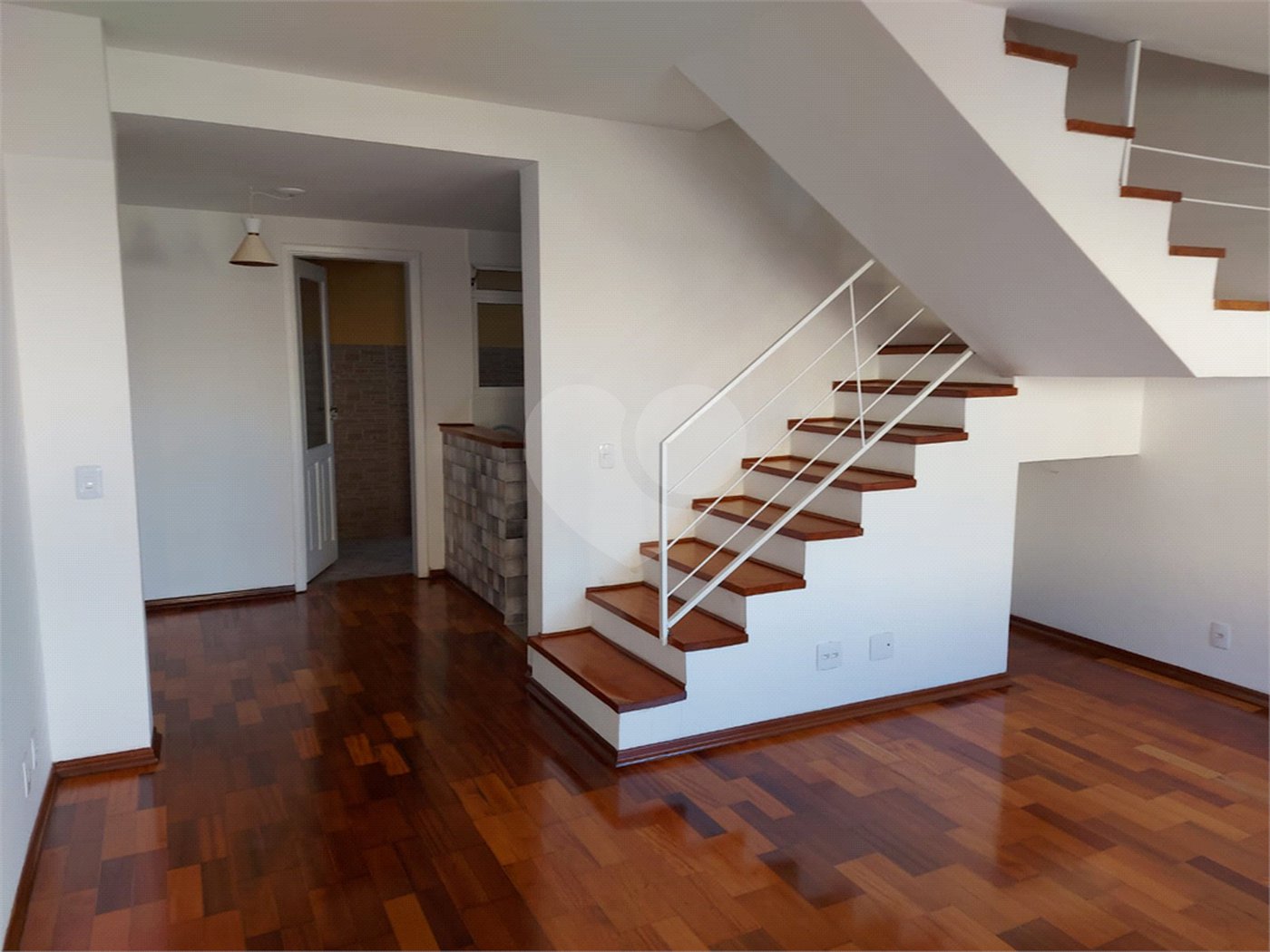 Casa à venda com 3 quartos, sendo 1 suíte, no condomínio Vila das Macieiras, São Paulo - SP