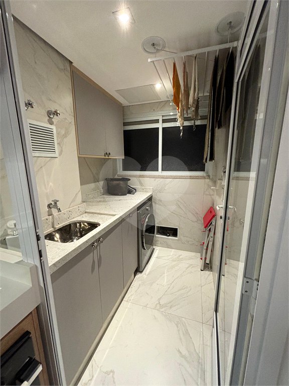 Apartamento à venda com 2 suítes em Vila Anastácio, São Paulo, SP
