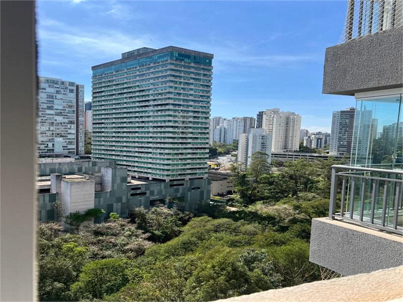 Apartamento à venda com 3 suítes em Jardim Caboré, São Paulo, SP