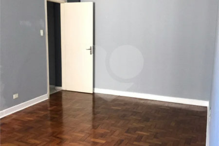 Apartamento à venda 140 m do Metro Anhangabaú