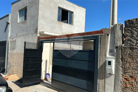 Sobrado á venda no bairro Vila Celina.