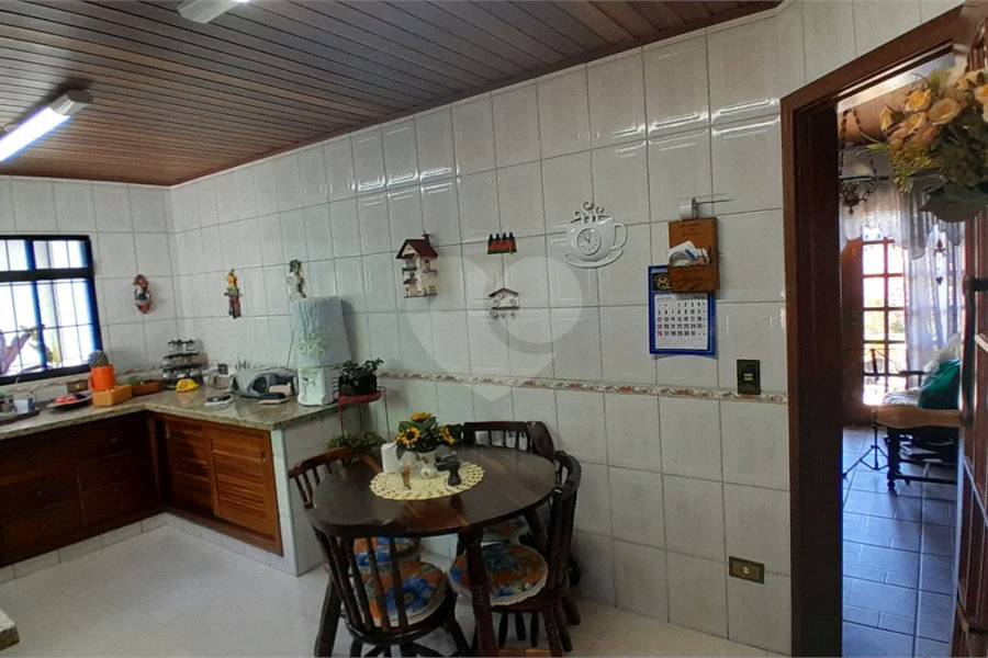 Sobrado à venda com 3 quartos, sendo 1 suíte, em Vila Isabela, Campos do Jordão, SP