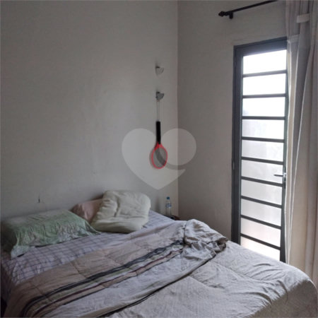 Casa Térrea com 3 dormitórios.