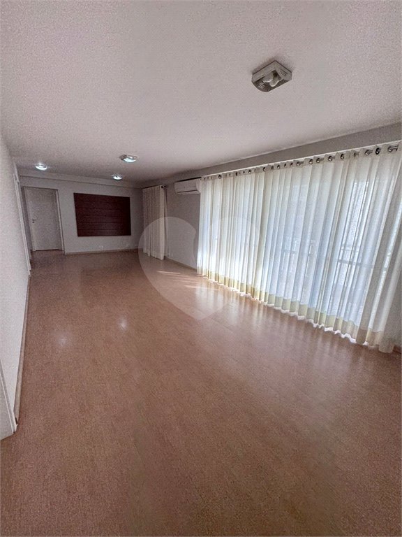 Apartamento para alugar com 3 quartos, sendo 1 suíte,  em Pinheiros, São Paulo, SP