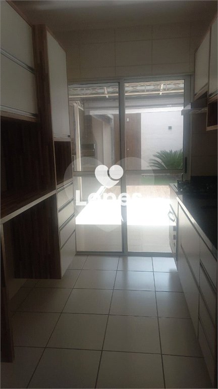 Casa à venda com 2 quartos no condomínio Residence Club Villa Branca, Jacareí - SP