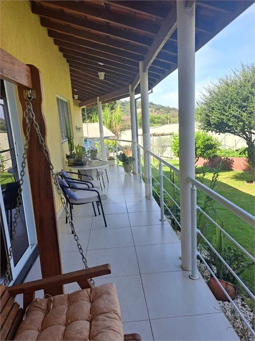 Casa Ampla com 5 Dormitórios, Piscina e Lazer Completo em Terreno de 1.260 m²