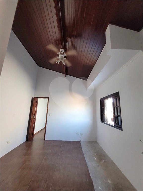 Sobrado à venda com 3 quartos, sendo 1 suíte,  em Jardim Ana Rosa, Suzano, SP