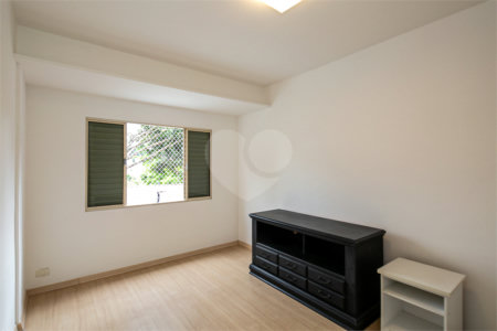 Casa à venda com 3 quartos, sendo 1 suíte, em Campo Belo, São Paulo, SP