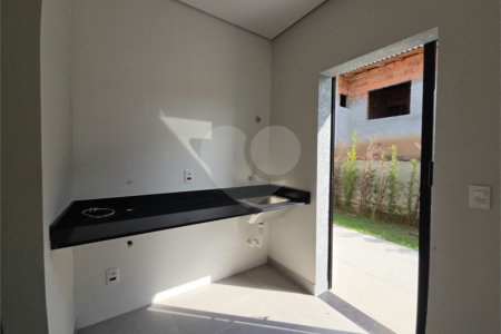 Casa à venda com 4 quartos, sendo 3 suítes, no condomínio Village Ipanema 2, Araçoiaba da Serra - SP