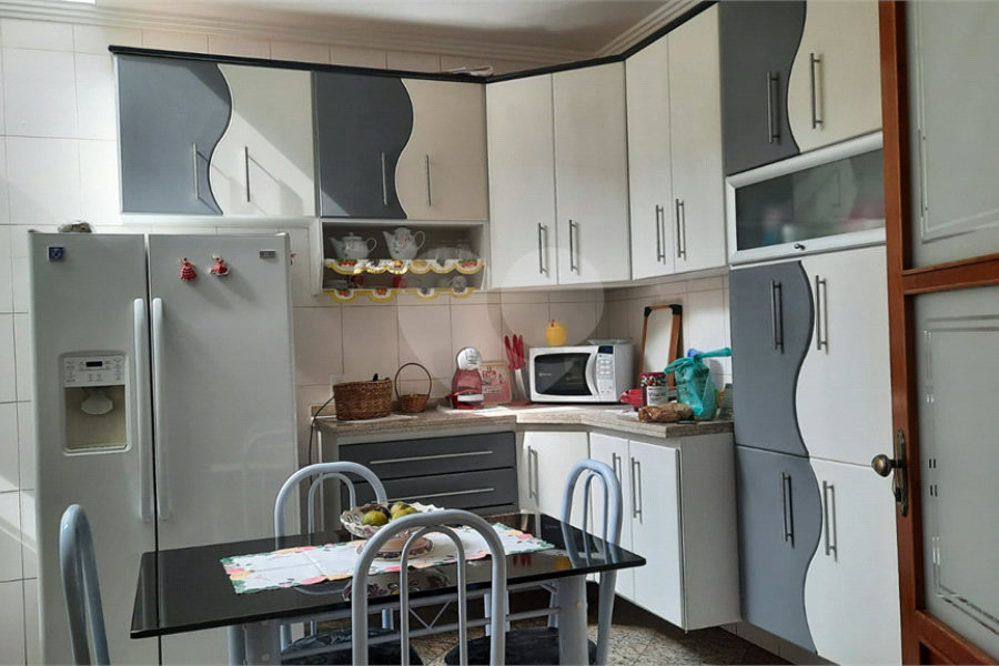 Sobrado à venda com 4 quartos, sendo 3 suítes, em Região Central, Caieiras, SP