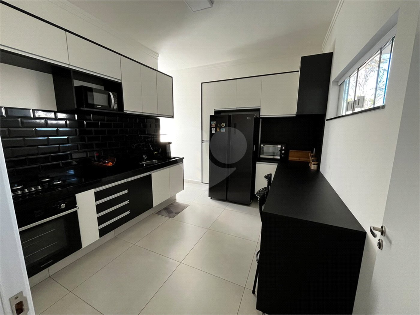 Casa à venda com 3 quartos, sendo 1 suíte, no condomínio Residencial Golden Ville, Itapetininga - SP