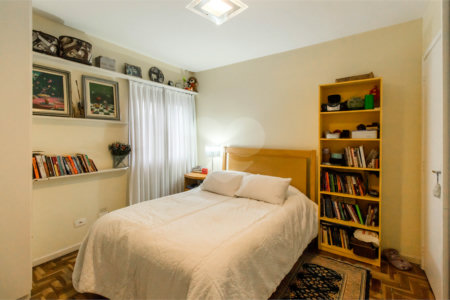 Apartamento à venda com 3 quartos, sendo 1 suíte, em Santo Amaro, São Paulo, SP
