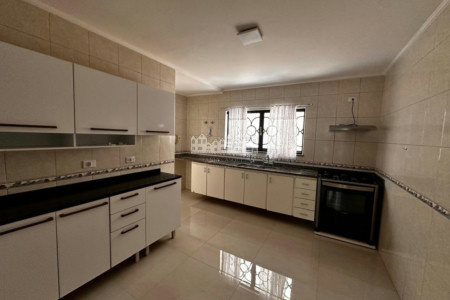 Casa para alugar com 3 suítes em Vila Santista, Atibaia, SP