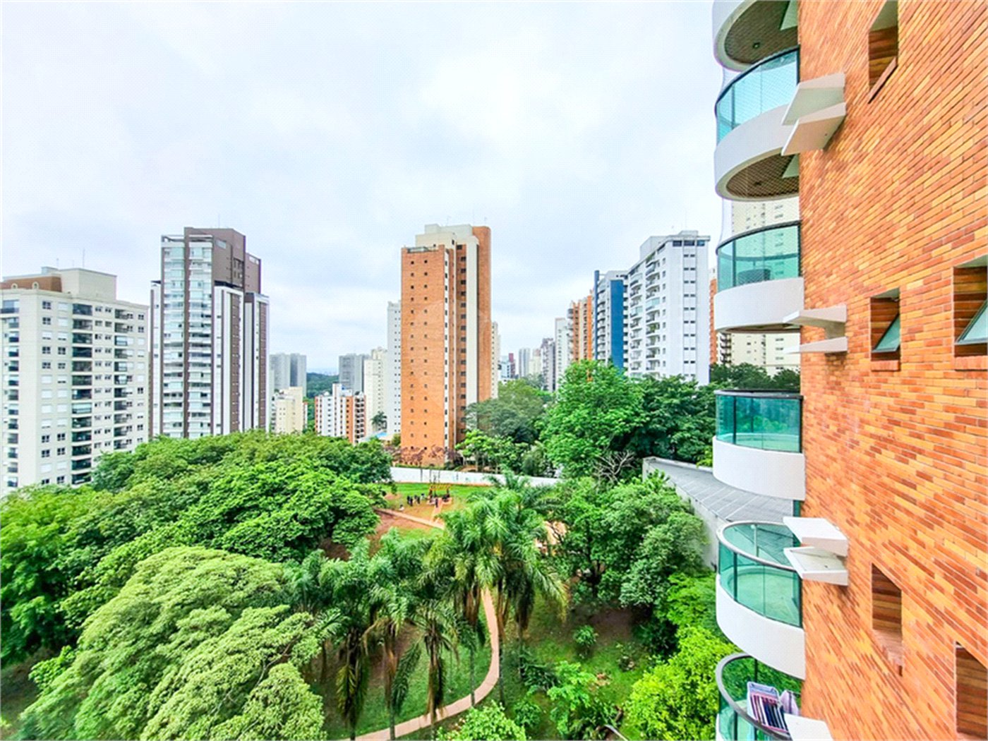 Apartamento à venda com 4 suítes em Vila Suzana, São Paulo, SP