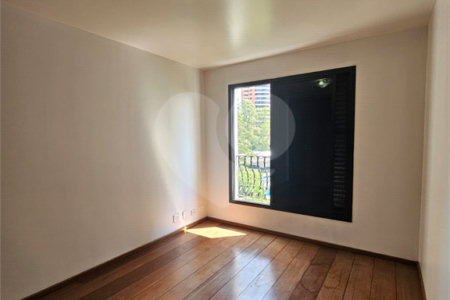 Apartamento à venda com 4 quartos, sendo 2 suítes,  em Jardim Parque Morumbi, São Paulo, SP