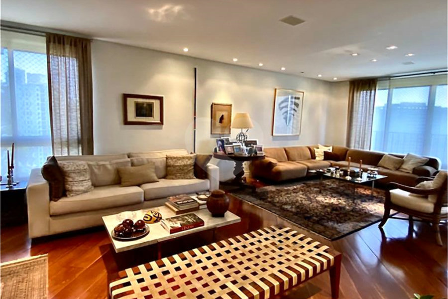 Apartamento à venda com 4 quartos, sendo 3 suítes, em Morumbi, São Paulo, SP