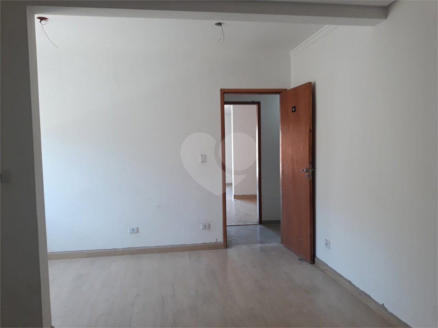 Apartamento à venda ou para alugar com 2 quartos, sendo 1 suíte, em Jardim Flórida, São Roque, SP