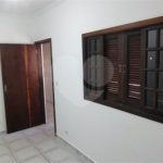 Sobrado à venda com 4 quartos, sendo 1 suíte, em Vila Nivi, São Paulo, SP