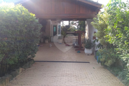 Casa à venda com 4 quartos, sendo 3 suítes, em Jardim Estância Brasil, Atibaia, SP