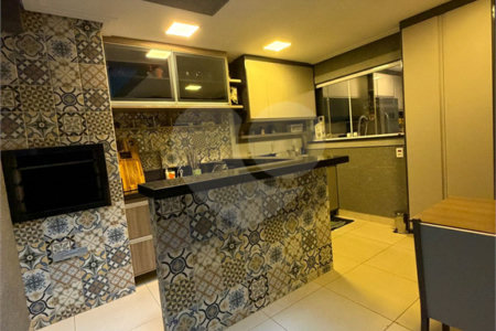 Casa à venda com 3 suítes em Vila Comercial, São Paulo, SP