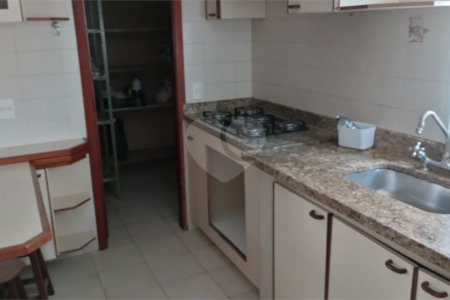 Sobrado amplo com 3 dormitorios e area de lazer a venda