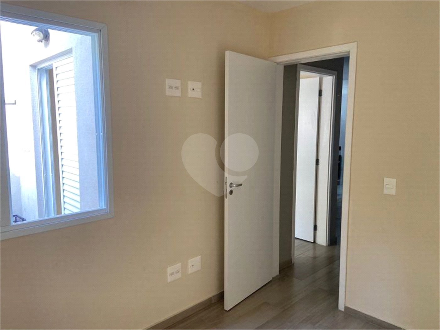 Casa à venda ou para alugar com 2 quartos no condomínio Esmeraldino, São Paulo - SP