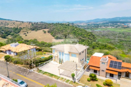 Casa à venda com 3 quartos, sendo 1 suíte, no condomínio Vale do Sol, Bom Jesus dos Perdões - SP