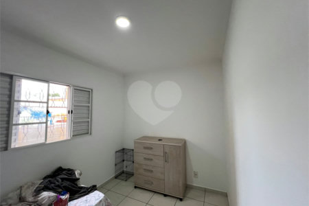 Sobrado à venda com 3 quartos, sendo 1 suíte, em Lopes de Oliveira, Sorocaba, SP