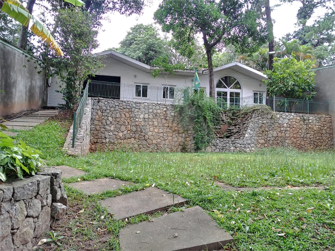 Sobrado à venda com 4 quartos, sendo 1 suíte, em Jardim Floresta, São Paulo, SP