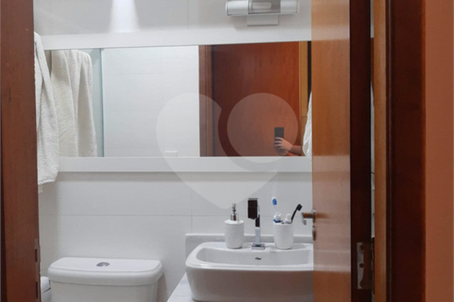 Casa à venda com 2 suítes no condomínio Residencial Poncet, São Paulo - SP