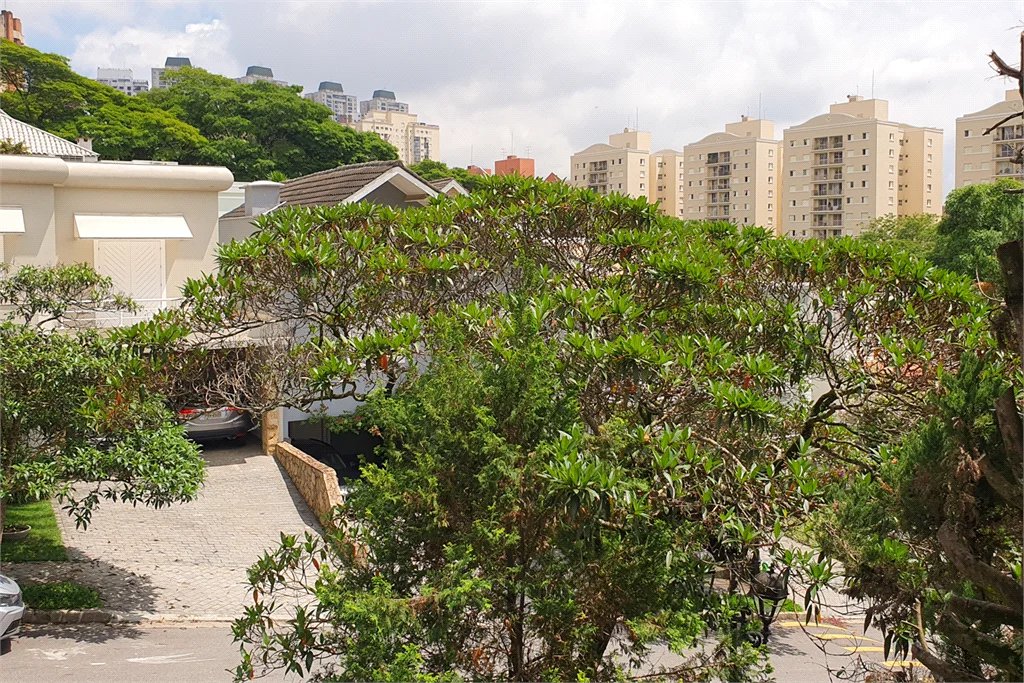 Casa à venda com 4 quartos, sendo 3 suítes,  no condomínio Vila das Flores, São Paulo - SP
