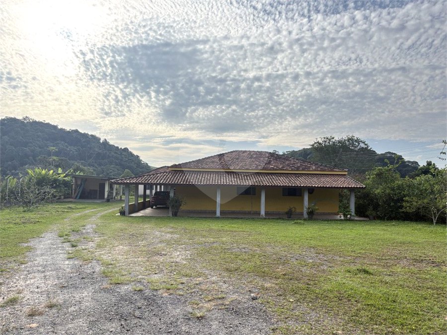 Sítio à venda com 3 quartos, sendo 1 suíte, no Centro, Guararema, SP