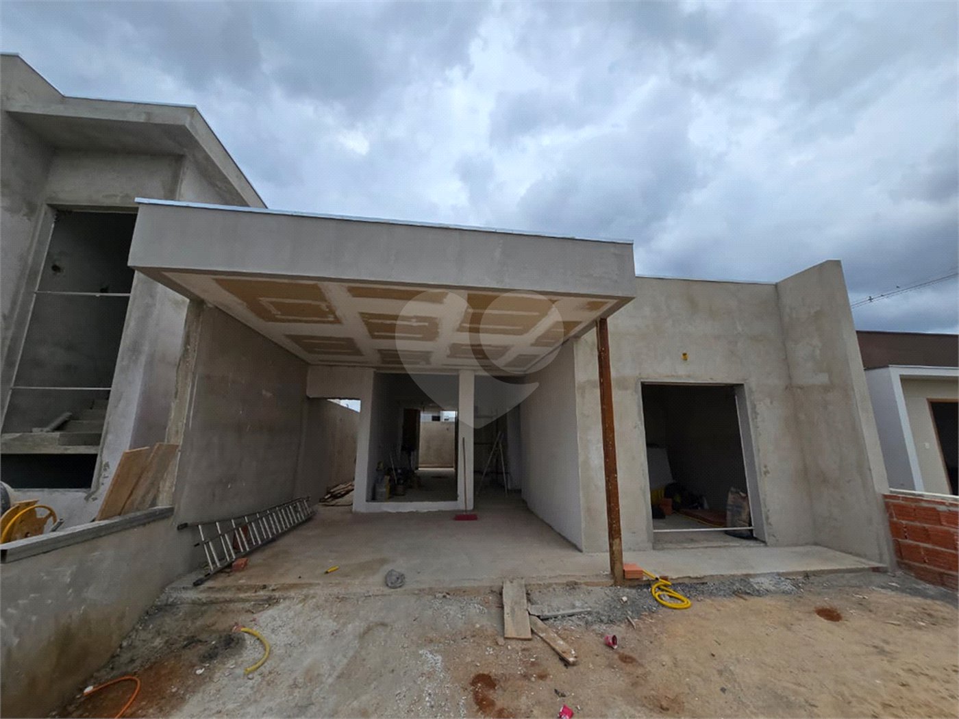 Casa à venda com 3 quartos, sendo 1 suíte, no condomínio Tivolli, Itapetininga - SP