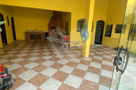 Sobrado à venda com 4 quartos, sendo 1 suíte, em Vila Áurea, Poá, SP