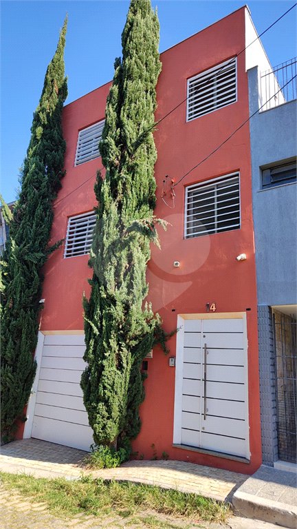 Sobrado à venda com 4 quartos, sendo 1 suíte, em Água Branca, São Paulo, SP