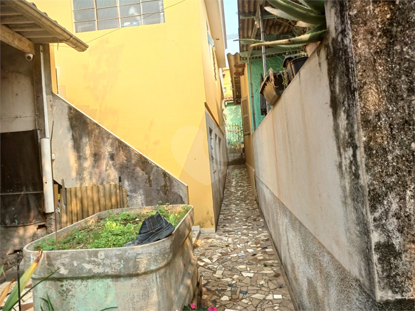 Sobrado à venda com 6 quartos em Jardim Peri, São Paulo, SP